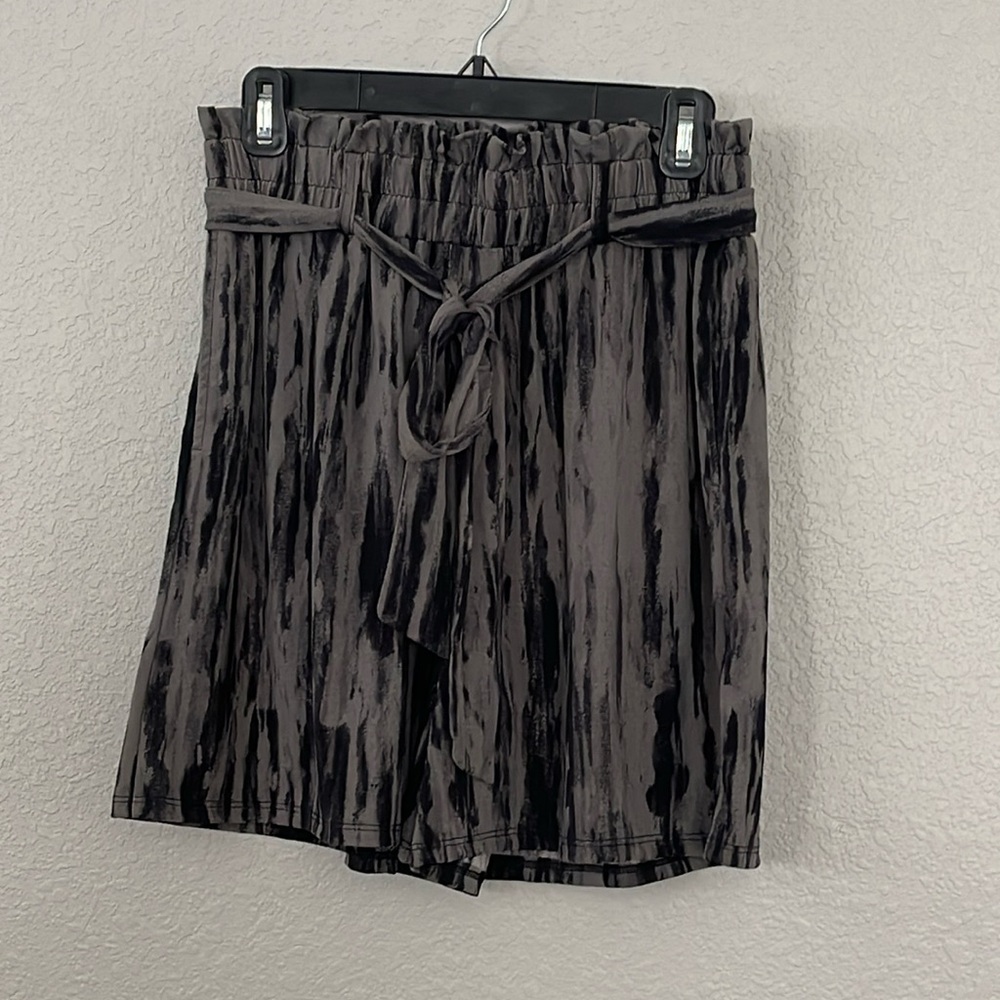 Lularoe Ella paper bag shorts size small 6-8 black and gray never worn